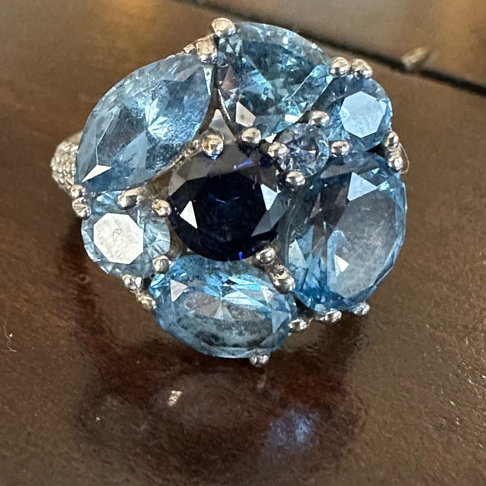 Sterling Silver Two Tone Blue Topaz Flower Ring. Size 7.